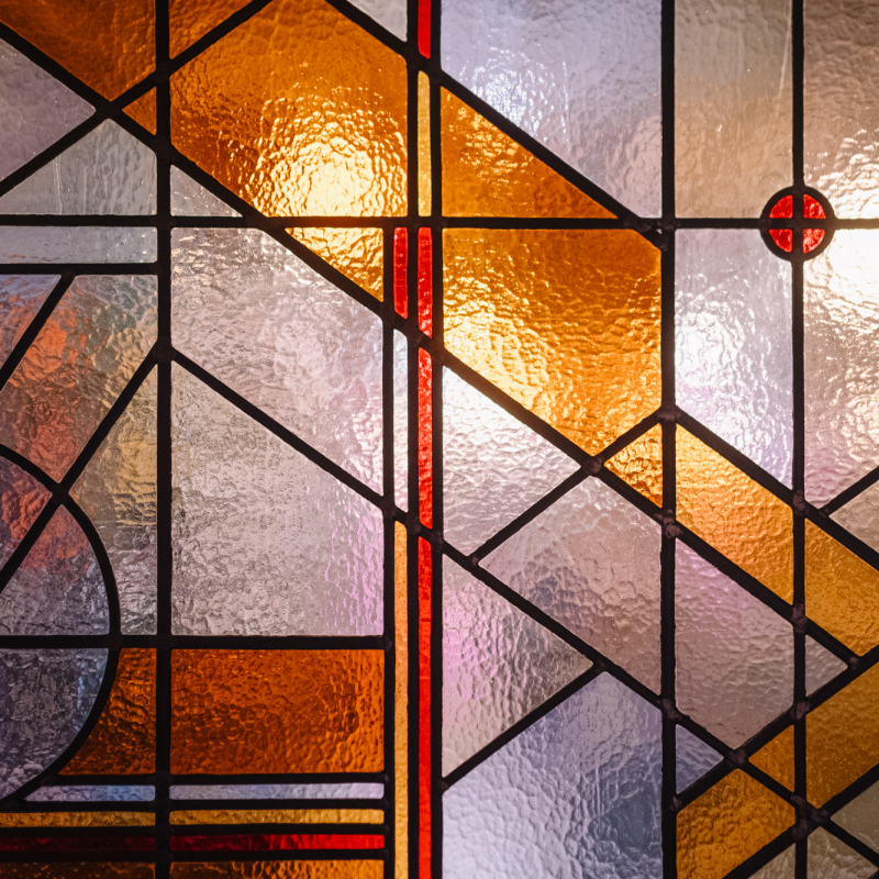 Creatieve studenten kleden de winkel aan